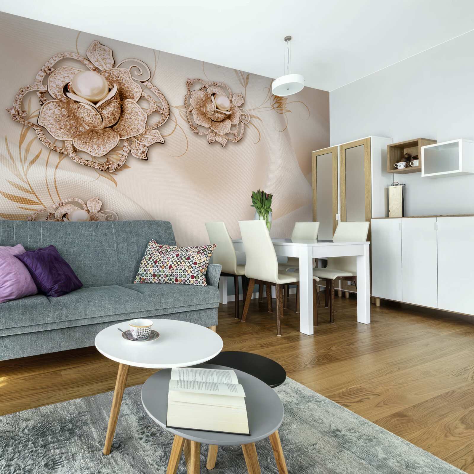 Fototapeta połączenie delikatnego brzoskwiniowego jedwabiu i kwiatów