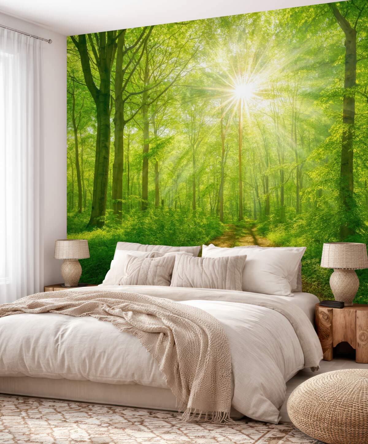 Fototapeta Trasa w nasłonecznionym lesie.