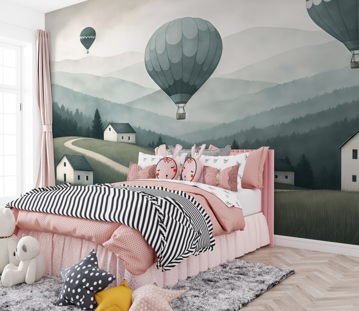 Fototapeta Balony nad pejzażem w tonach niebieskiego.