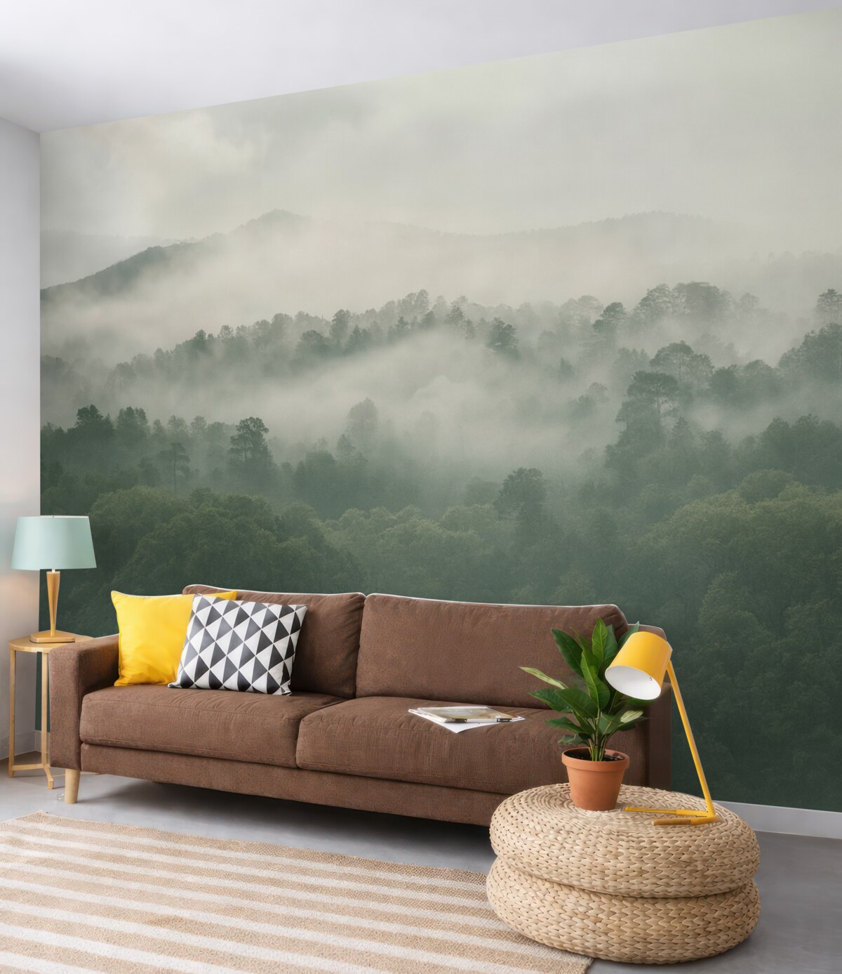 Fototapeta zielony zamglony las za oknem