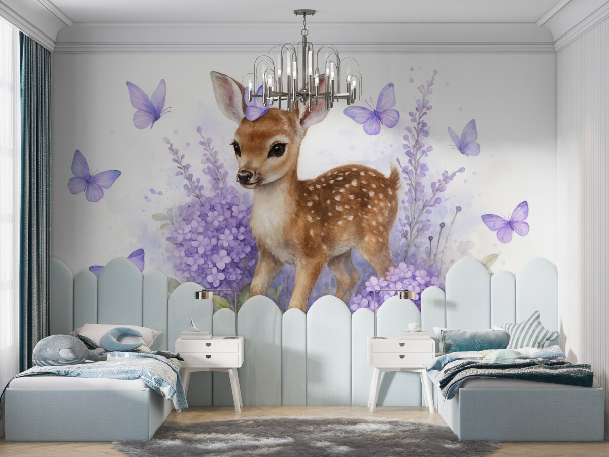 Fototapeta Młody jeleń z wielkimi oczami i plamistym futrem otoczony fioletowymi kwiatami oraz motylami.