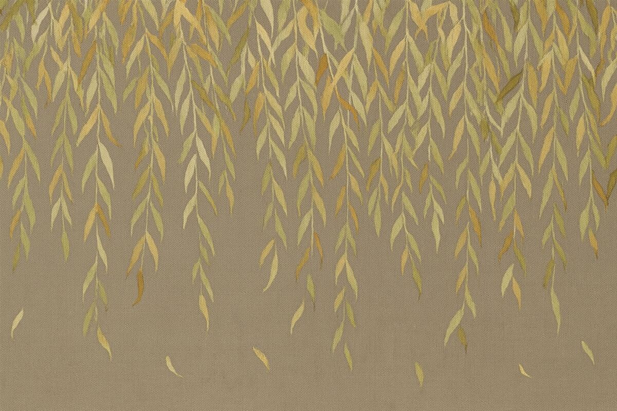 Fototapeta Gałęzie wierzby z liśćmi w odcieniach żółci i zieleni opadające na brązowym płóciennym tle.