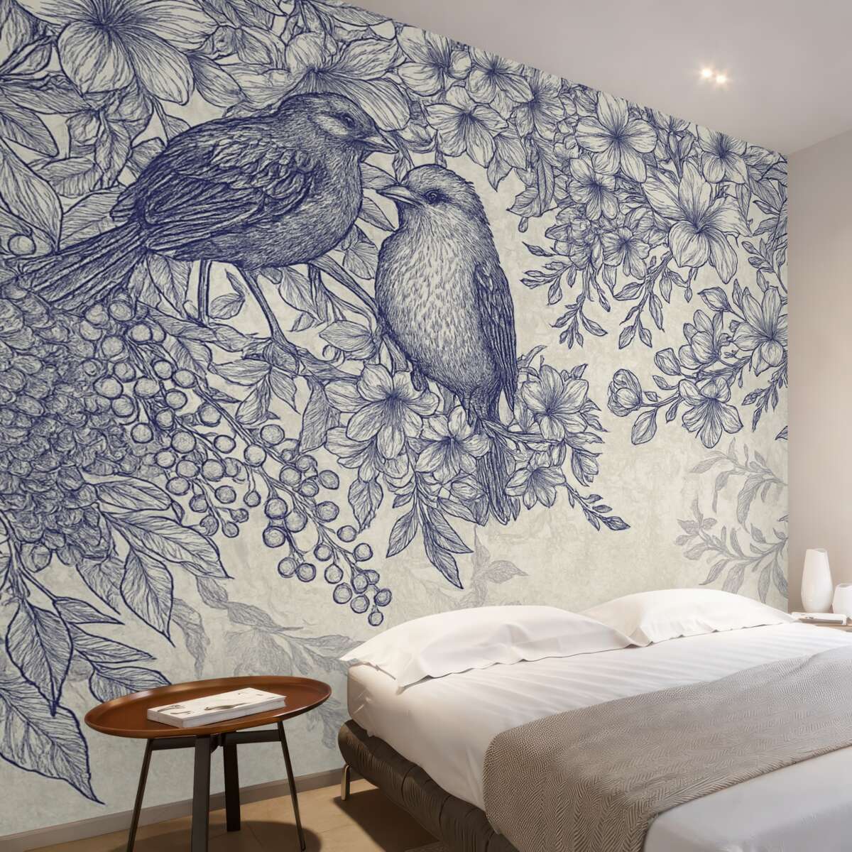 Fototapeta Szczegółowy nadruk roślinny z ptakami oraz różnorodnymi kwiatami i liśćmi w tonacjach błękitu i bieli.