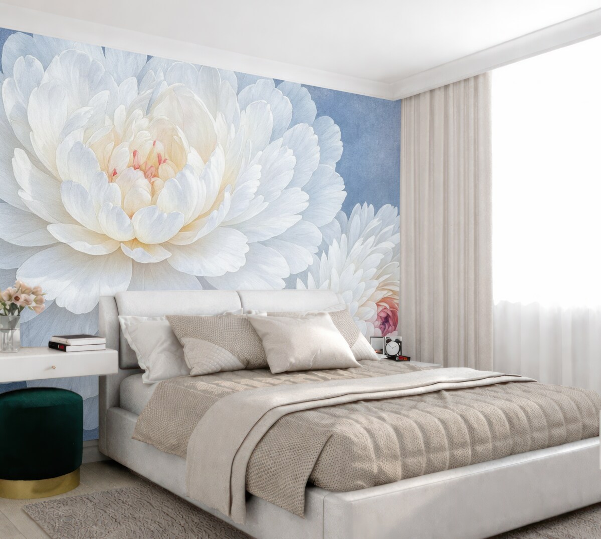 Fototapeta Białe, szczegółowe kwiaty piwonii z łagodnymi, subtelnymi płatkami na jasnoniebieskim, wzorzystym tle.