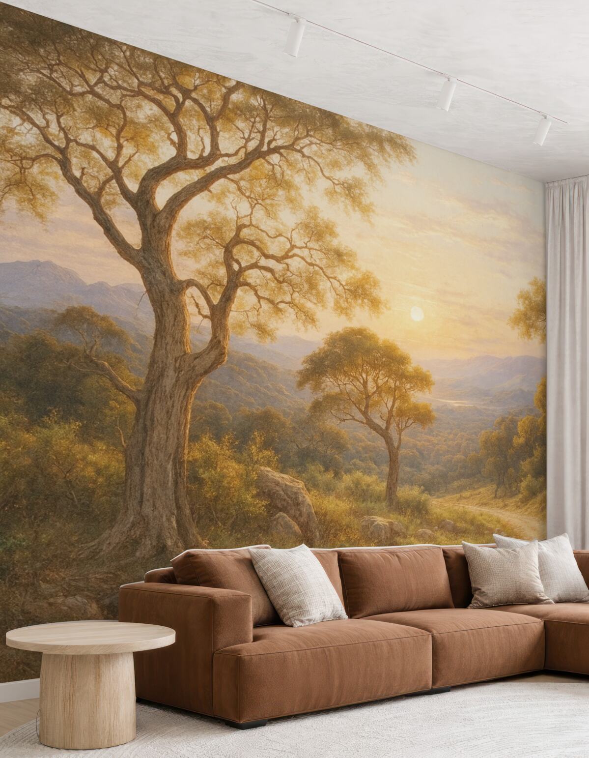 Fototapeta Kręta, wiejska ścieżka przez bujny, jesienny las z wysokimi, poskręcanymi drzewami i ciepłym słońcem.