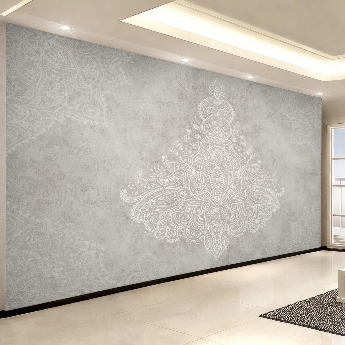 Fototapeta Szczegółowy, skomplikowany nadruk mandali z białej koronkowej tkaniny na jasnobeżowym, abstrakcyjnym tle.