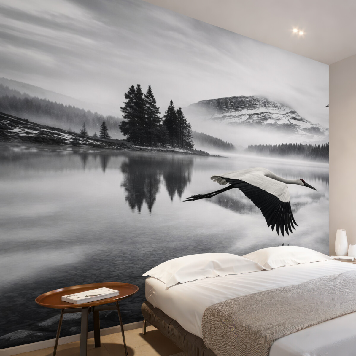 Fototapeta Bocian przelatuje nad rzeką i górami, czarno-biała sceneria z ptakami.