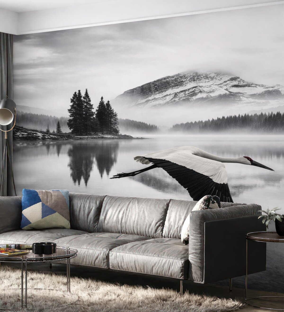 Fototapeta Bocian przelatuje nad rzeką i górami, czarno-biała sceneria z ptakami.