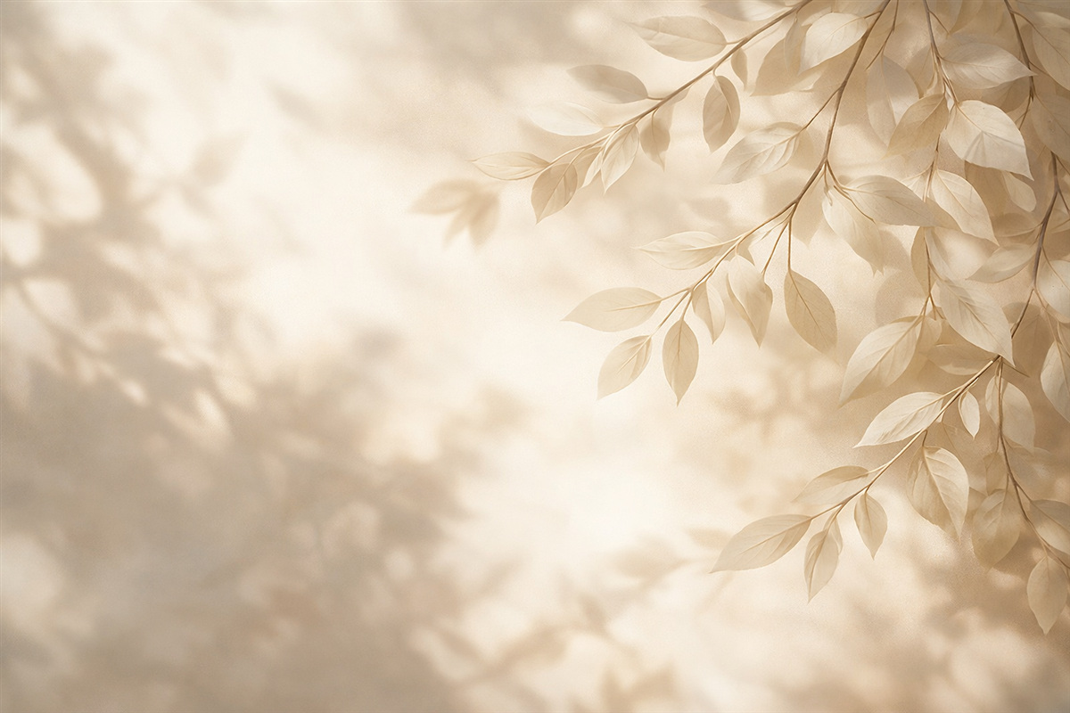 Fototapeta Żółte konary drzew na beżowym tle ściany.