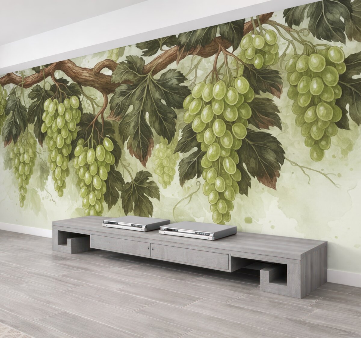 Fototapeta Winogrona zawieszone na winorośli z zielonymi liśćmi, na jasnym tle o fakturze przypominającej akwarelę.