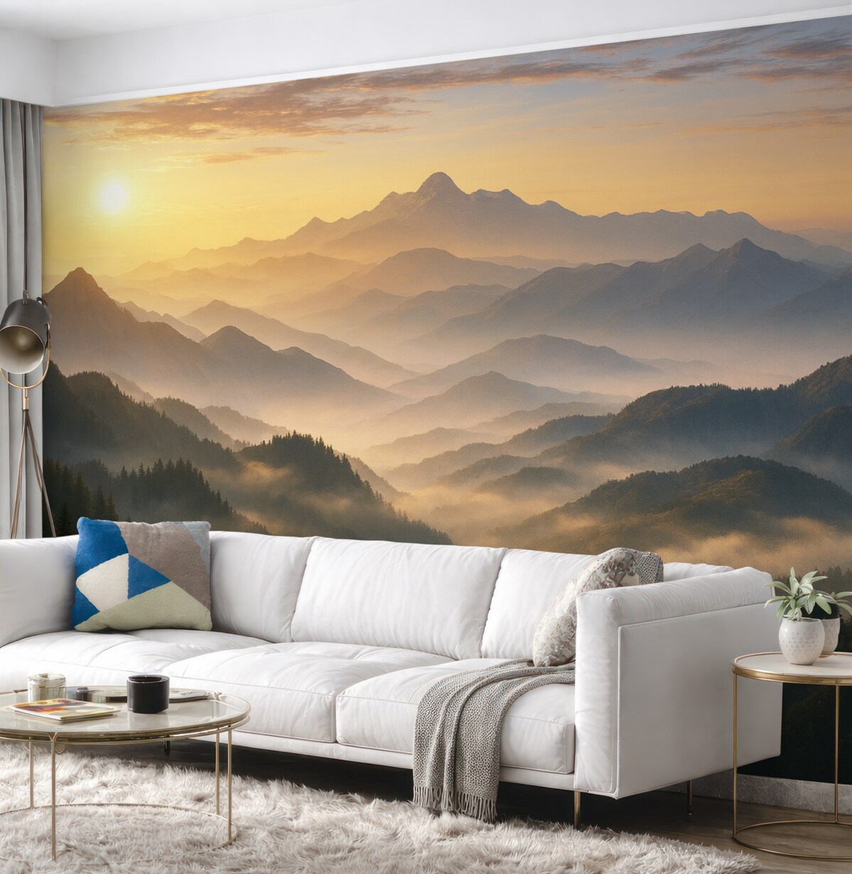 Fototapeta Ciszy górski pejzaż o poranku, z subtelną mgiełką oplatającą sosny.